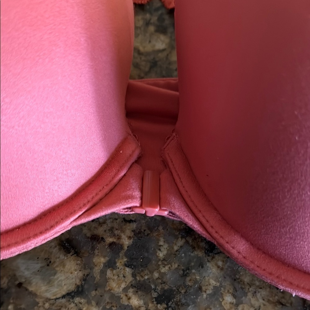 Victoria’s Secret Elegant Racerback Lace Women's Bra - Picture 2 of 9